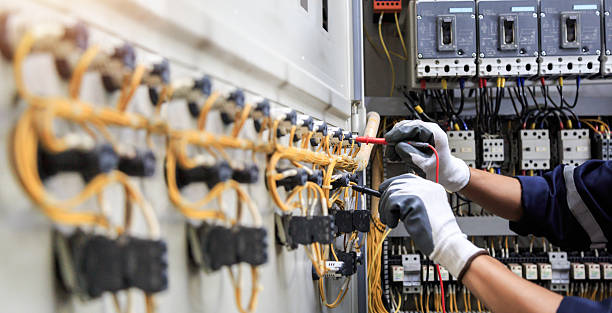 Professional Electrician technician working in Lakewood, OH